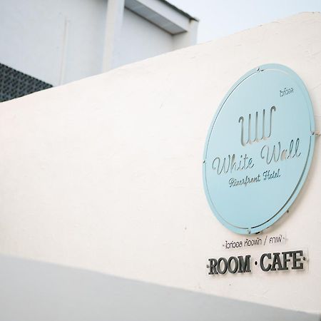 White Wall Riverfront Hotel カムペーンペット エクステリア 写真