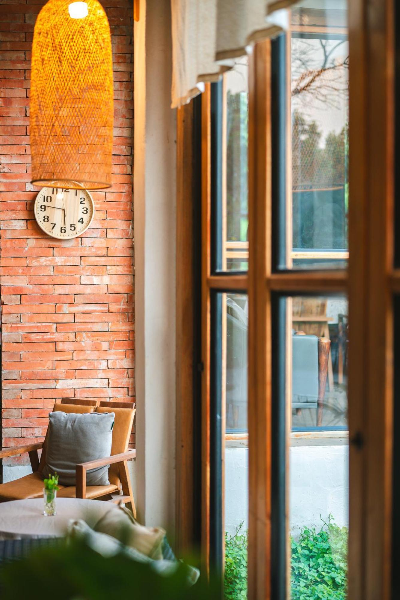 White Wall Riverfront Hotel カムペーンペット エクステリア 写真